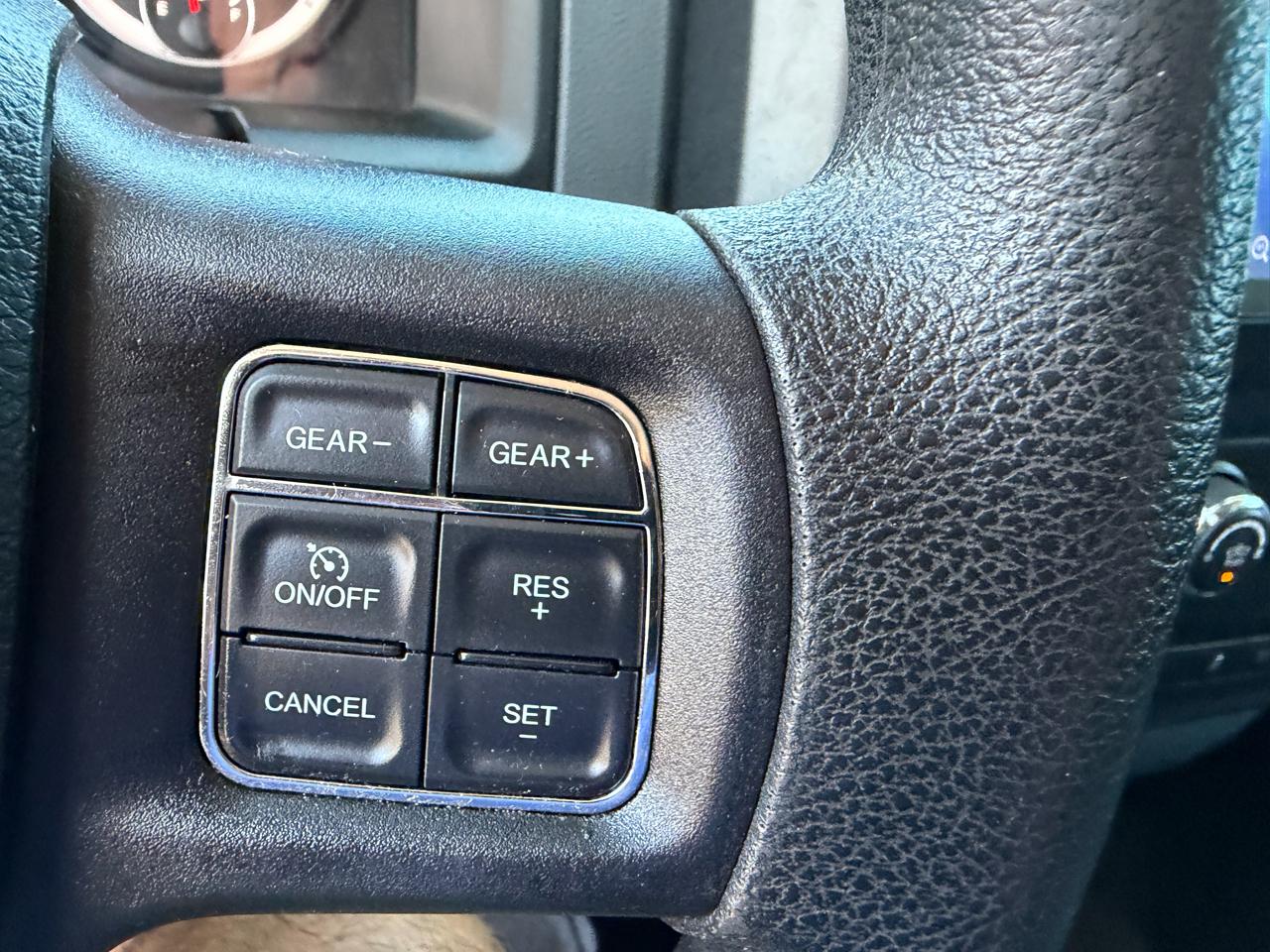 RAM 1500 Tradesman Crew Cab SWB 4WD 2015