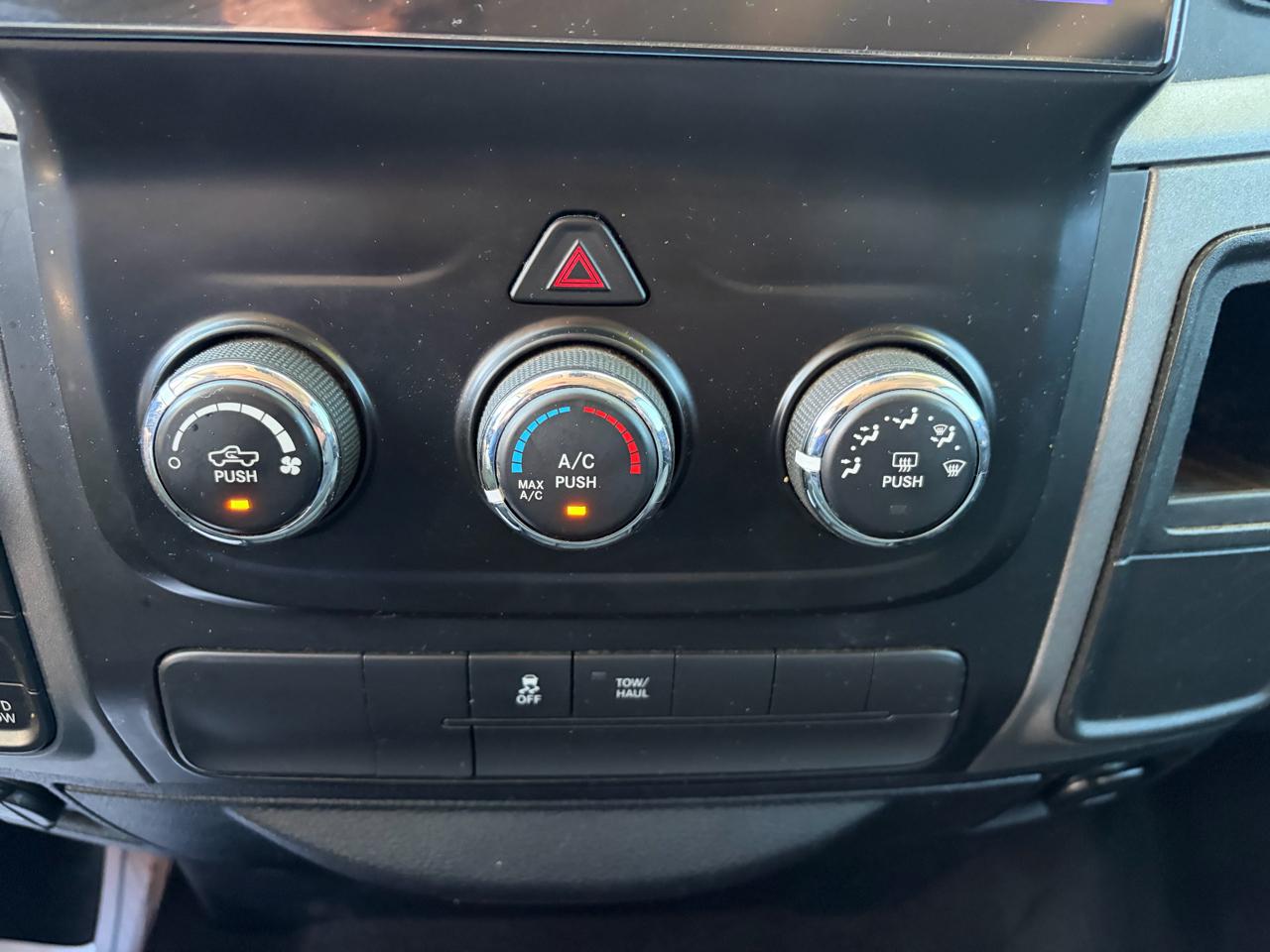 RAM 1500 Tradesman Crew Cab SWB 4WD 2015