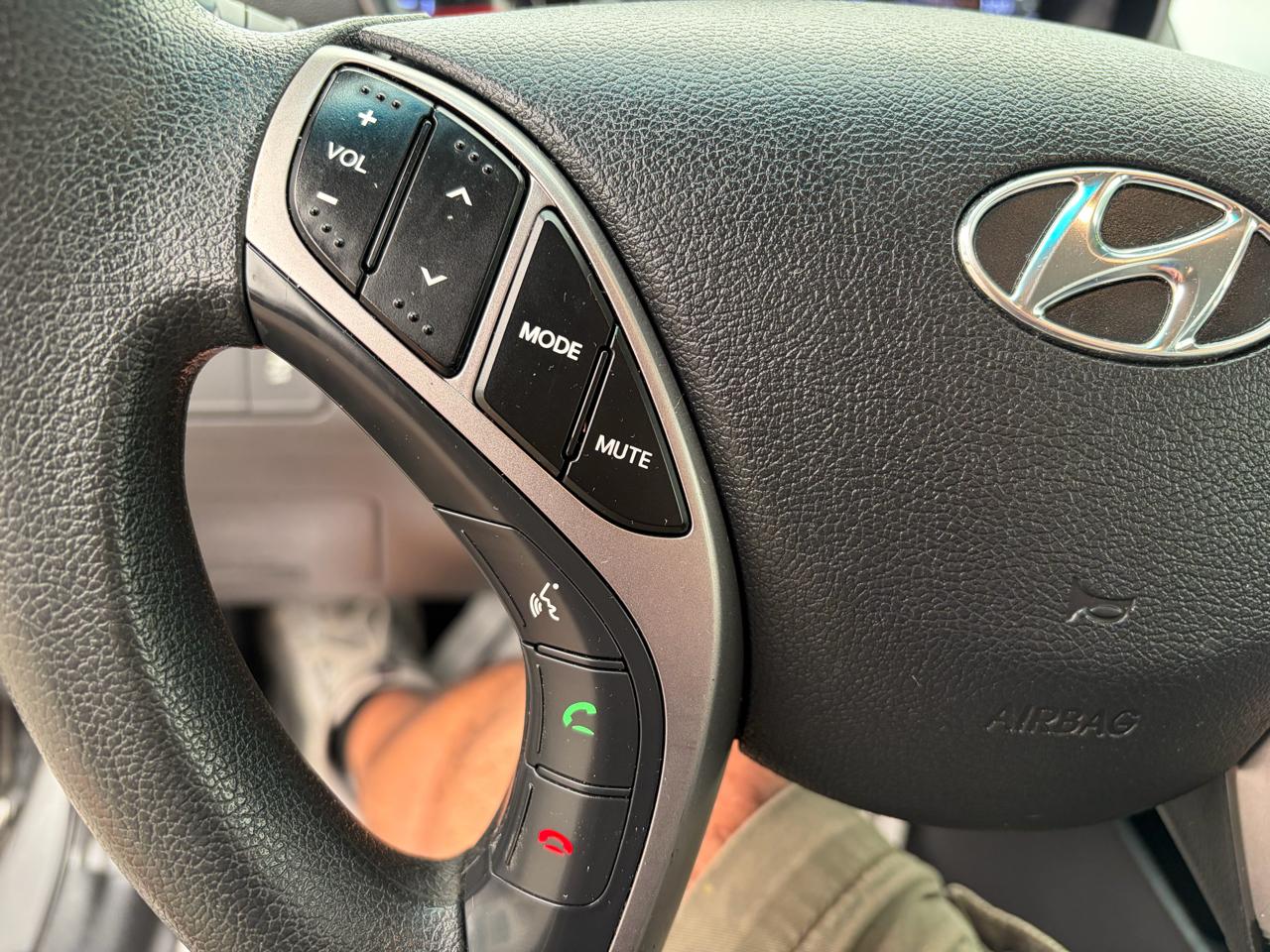 Hyundai Elantra GLS M/T 2013