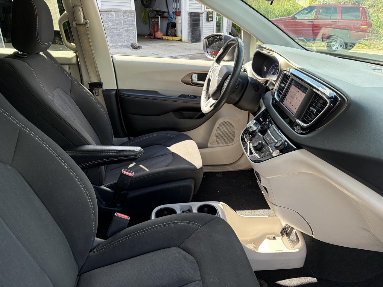 Chrysler Voyager LX 2023