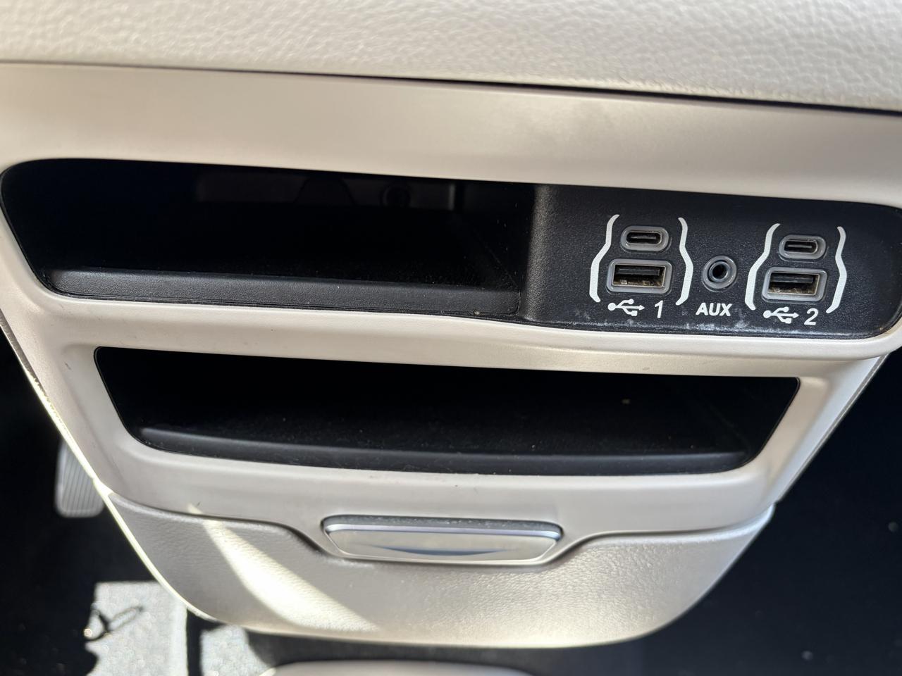 Chrysler Voyager LX 2023