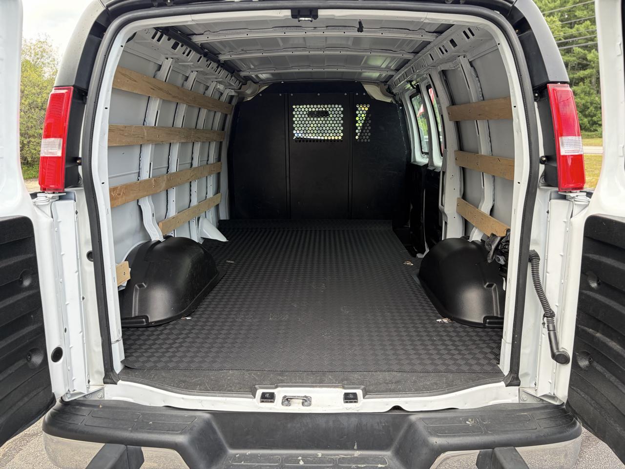 GMC Savana G2500 Cargo 2025