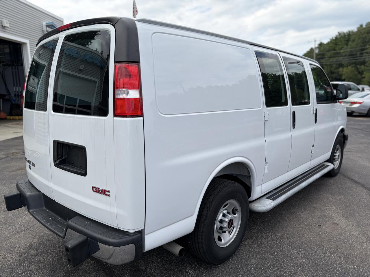 GMC Savana G2500 Cargo 2025