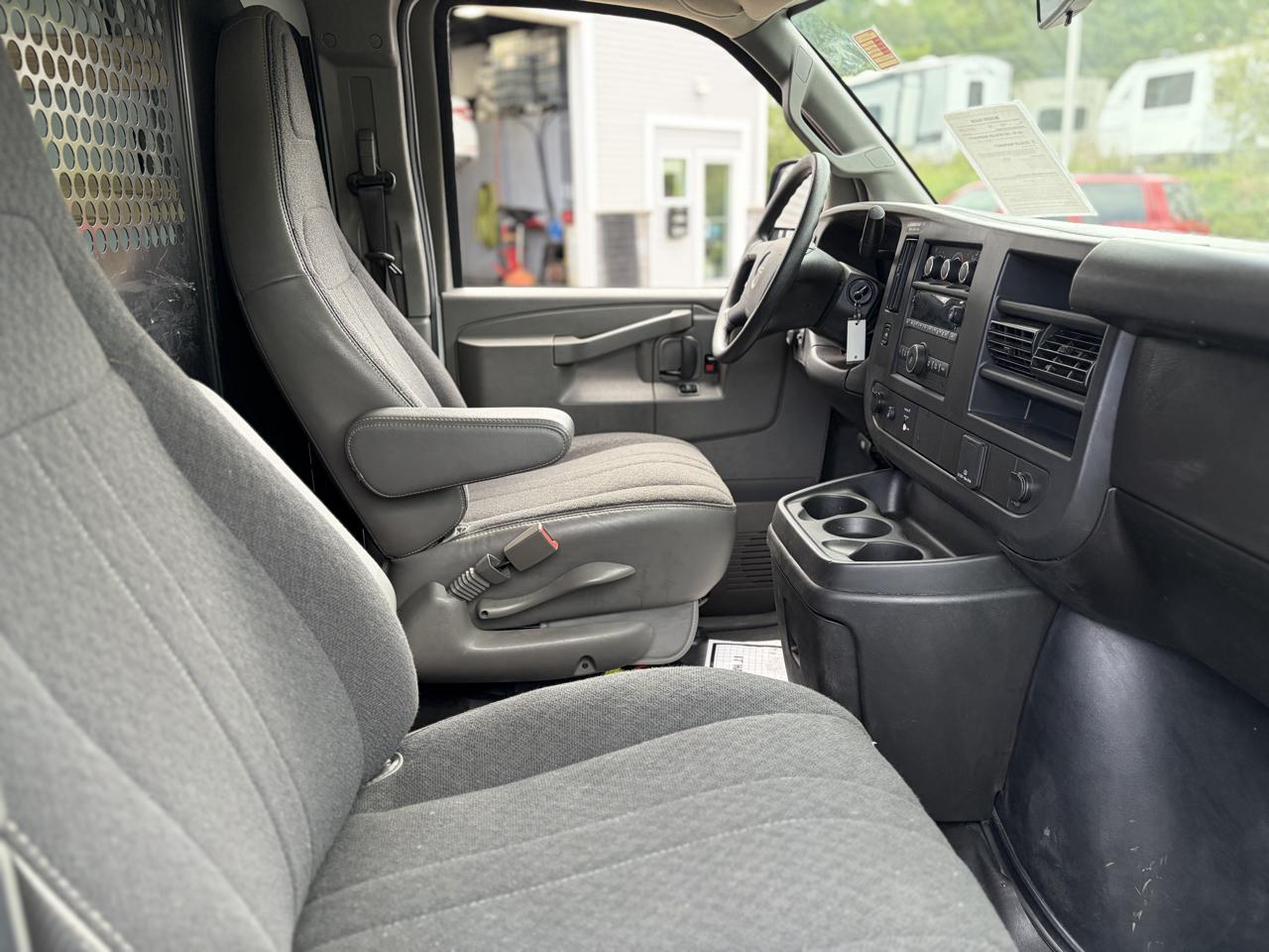 GMC Savana G2500 Cargo 2025