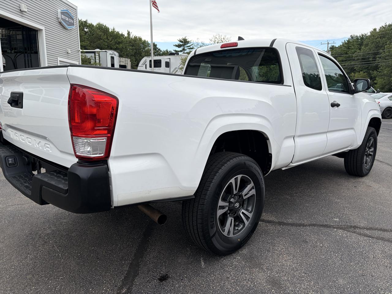 Toyota Tacoma SR5 Access Cab I4 6AT 2WD 2016