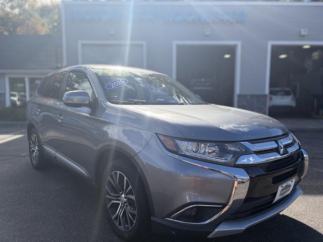 Silver 2016 Mitsubishi Outlander SUV / Crossover Front-Wheel Drive Automatic
