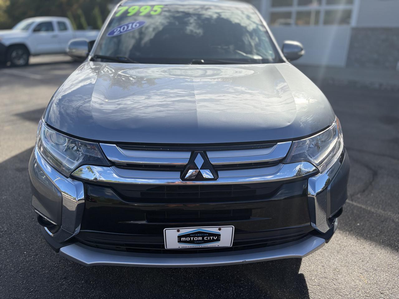 Mitsubishi Outlander SE 2WD 2016