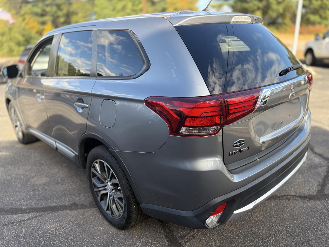 Mitsubishi Outlander SE 2WD 2016