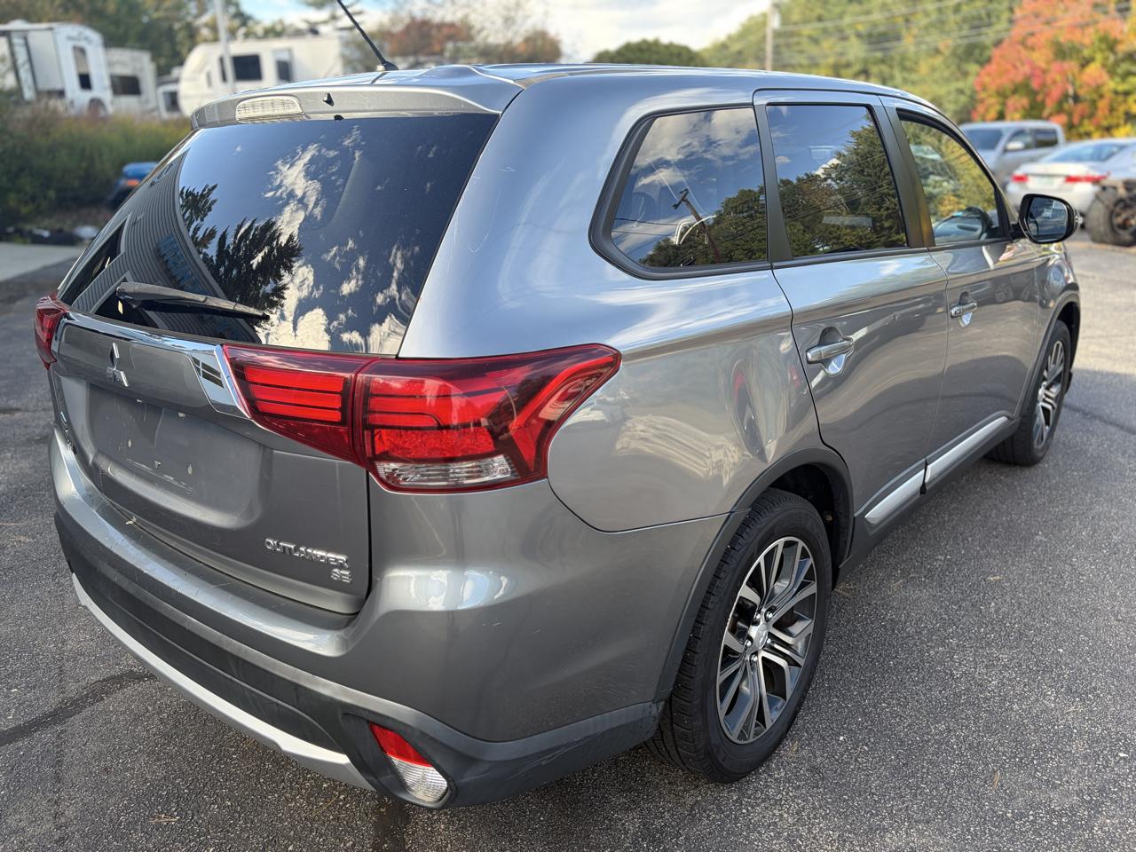 Mitsubishi Outlander SE 2WD 2016