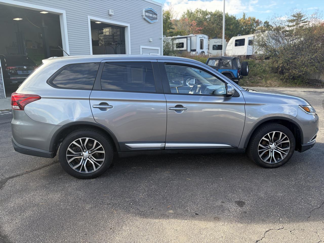 Mitsubishi Outlander SE 2WD 2016