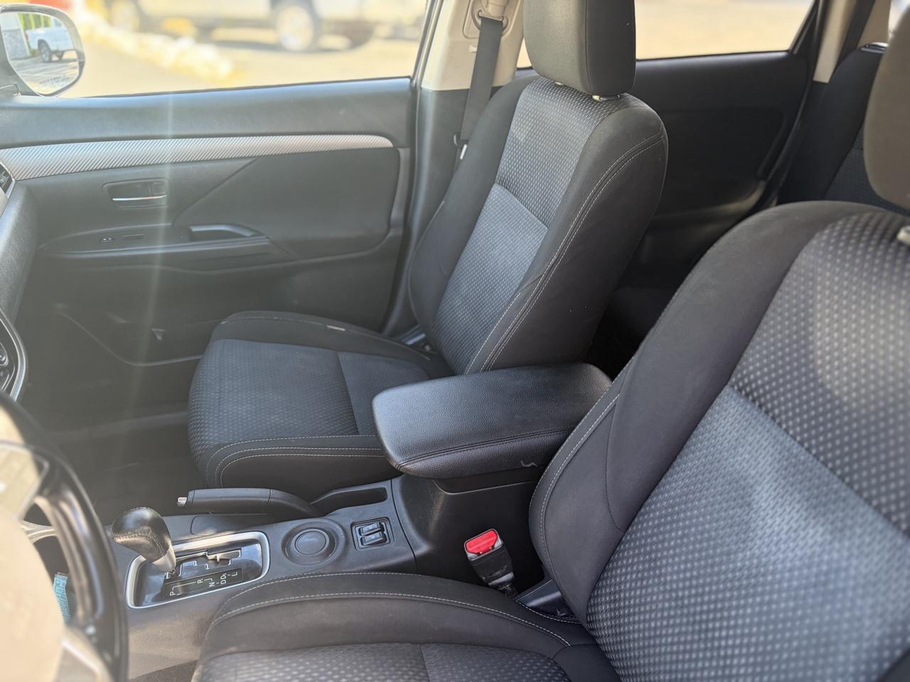 Mitsubishi Outlander SE 2WD 2016
