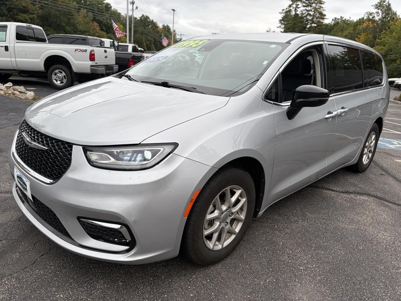 Chrysler Pacifica Touring L 2024