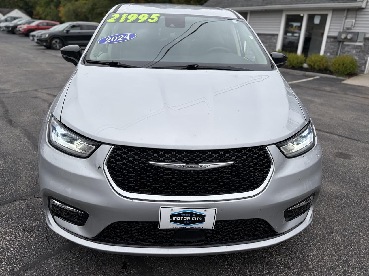 Chrysler Pacifica Touring L 2024