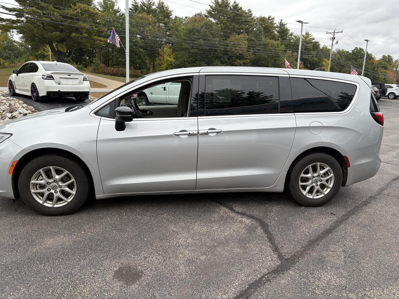 Chrysler Pacifica Touring L 2024