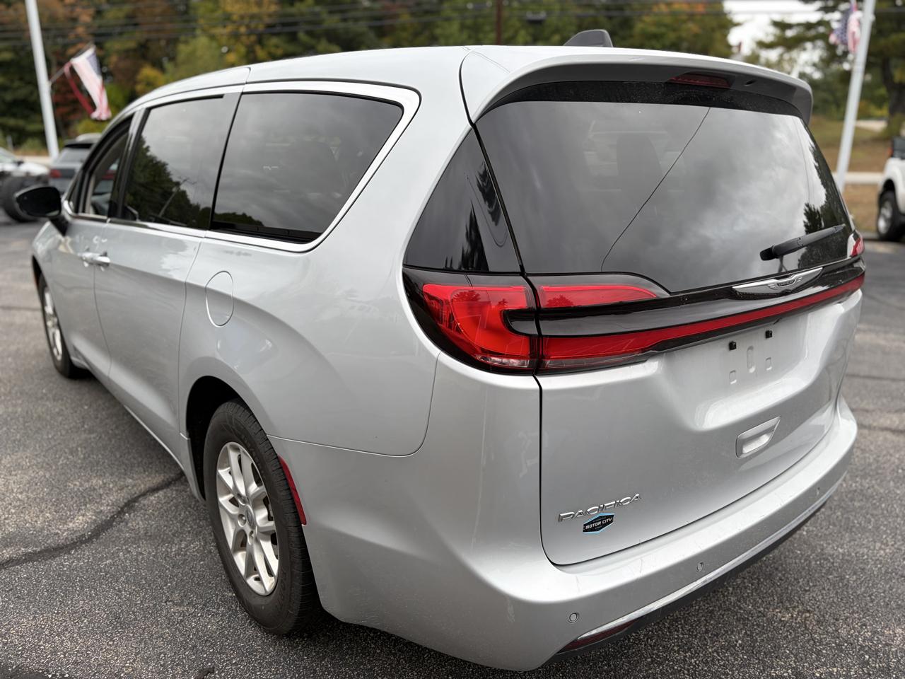 Chrysler Pacifica Touring L 2024