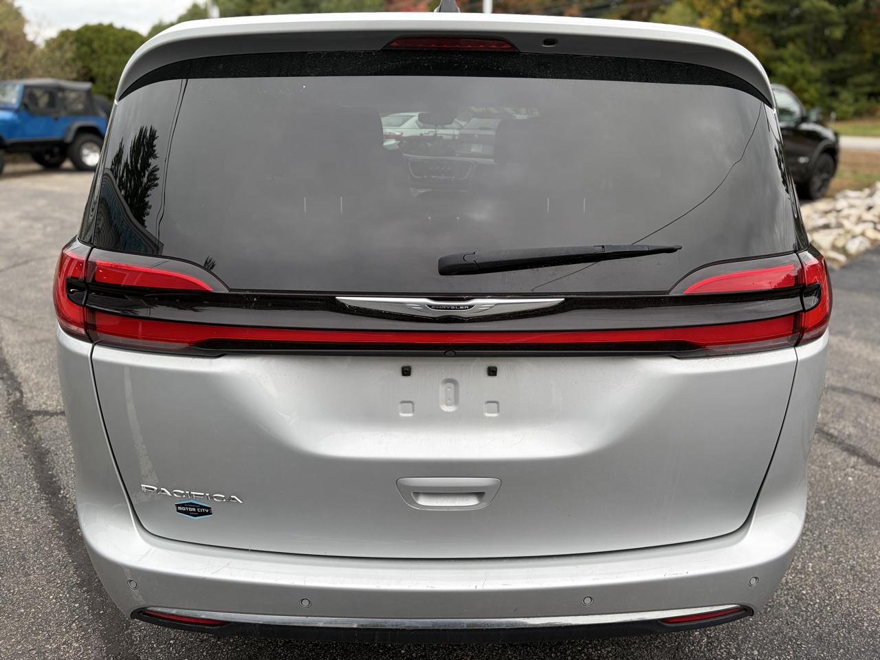 Chrysler Pacifica Touring L 2024