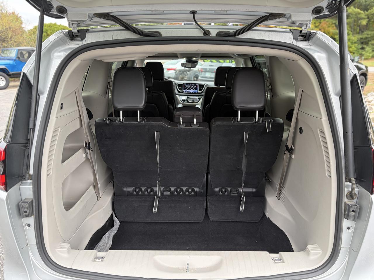 Chrysler Pacifica Touring L 2024