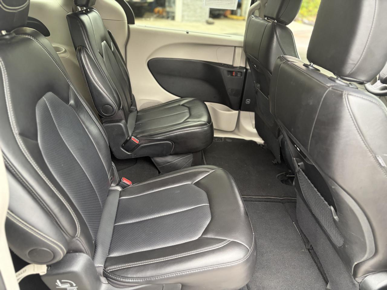 Chrysler Pacifica Touring L 2024