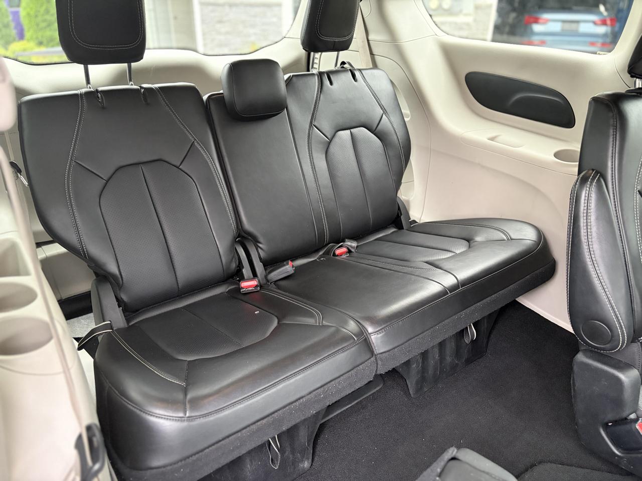 Chrysler Pacifica Touring L 2024