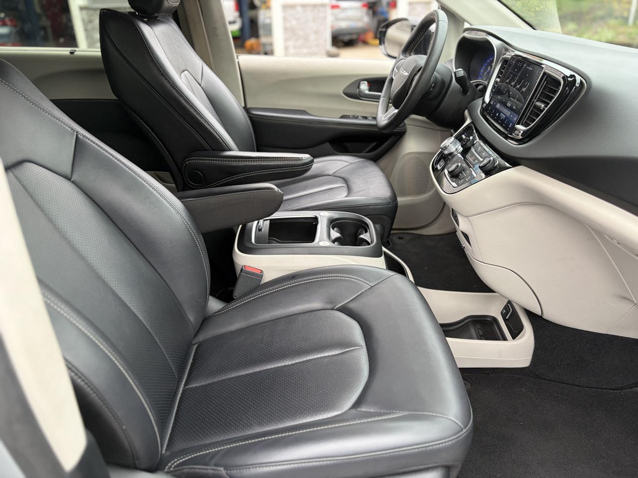 Chrysler Pacifica Touring L 2024