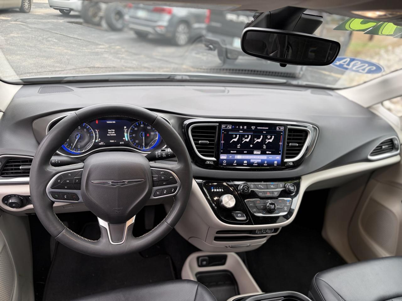 Chrysler Pacifica Touring L 2024