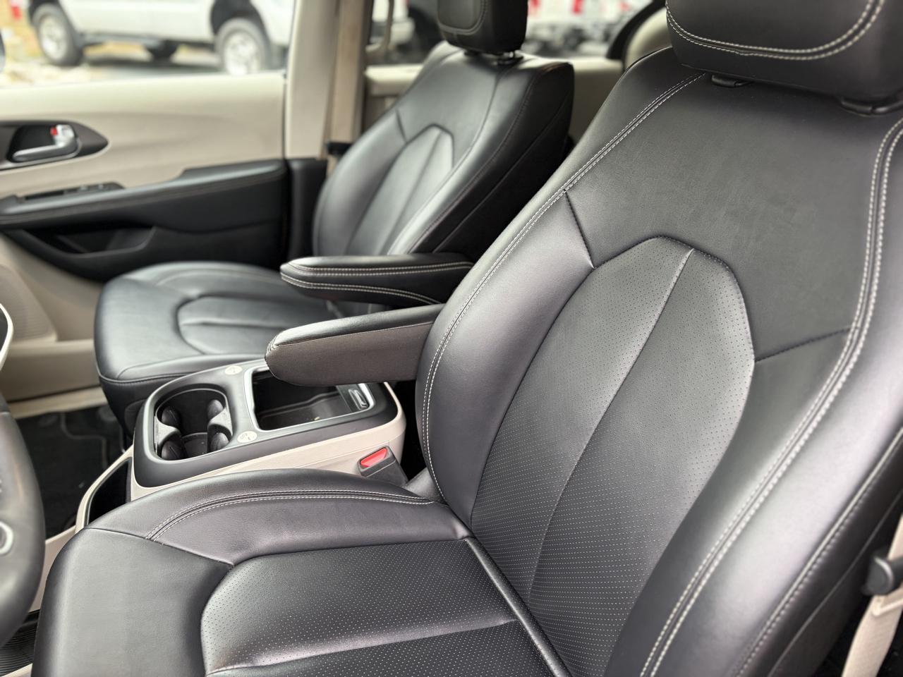 Chrysler Pacifica Touring L 2024