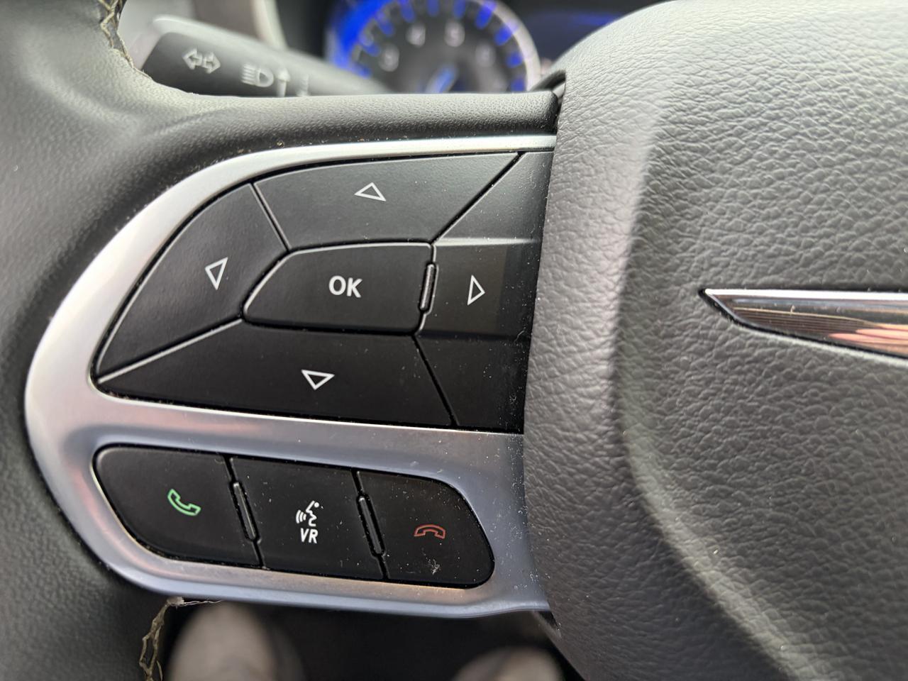 Chrysler Pacifica Touring L 2024