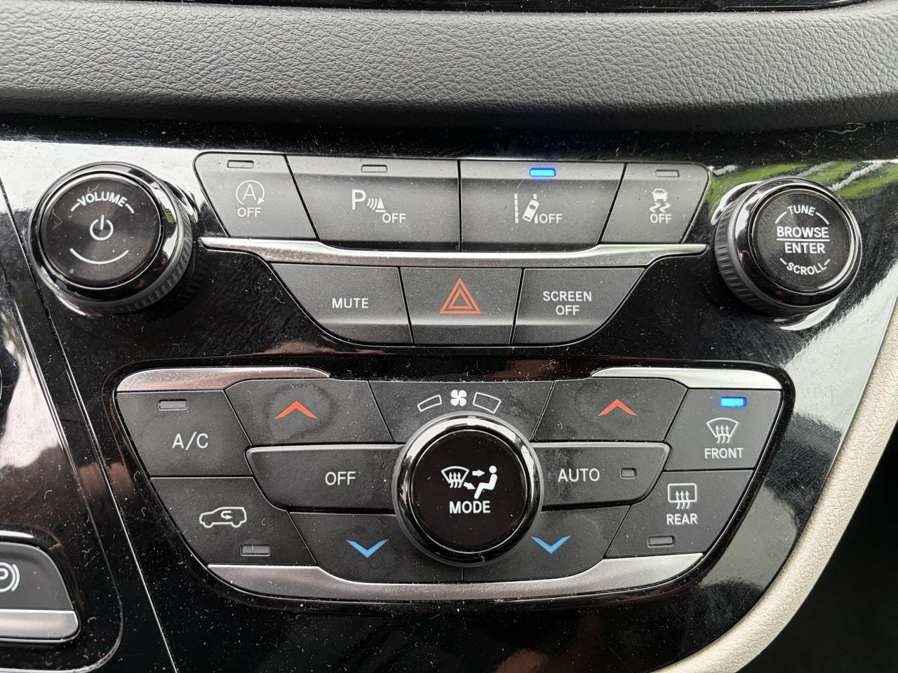 Chrysler Pacifica Touring L 2024