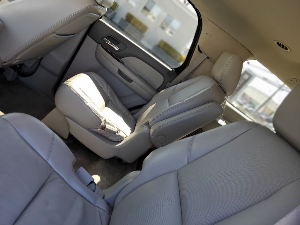 Chevrolet Tahoe LTZ 4WD 2011