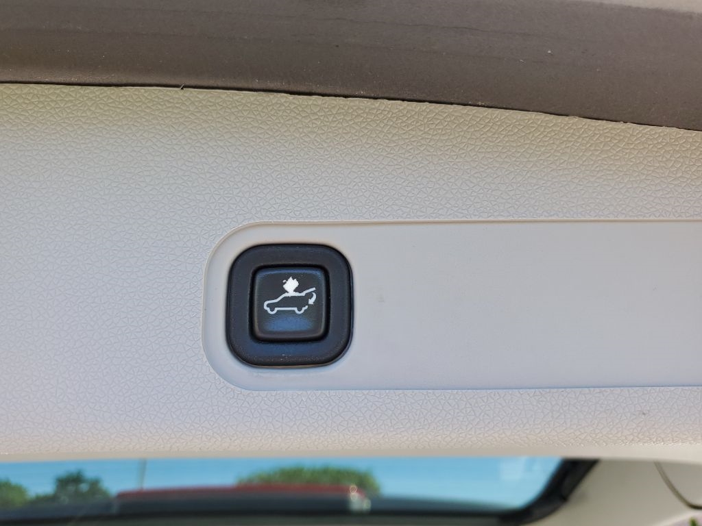 Chevrolet Tahoe LTZ 4WD 2011