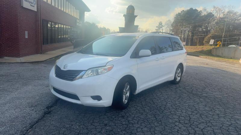 2013 Toyota Sienna LE FWD 8-Passenger V6