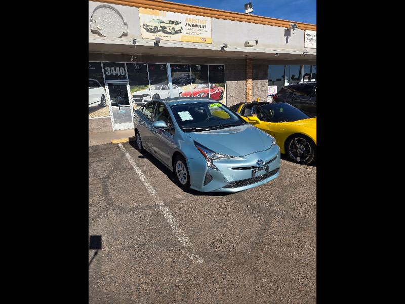 Toyota Prius Two 2016