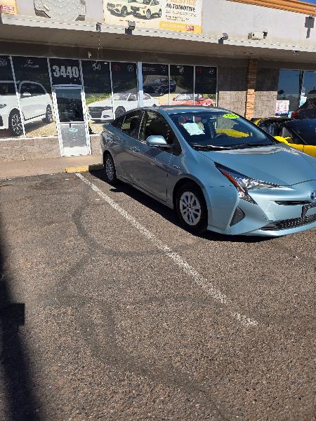 Toyota Prius Two 2016