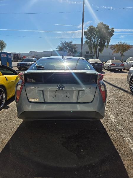 Toyota Prius Two 2016