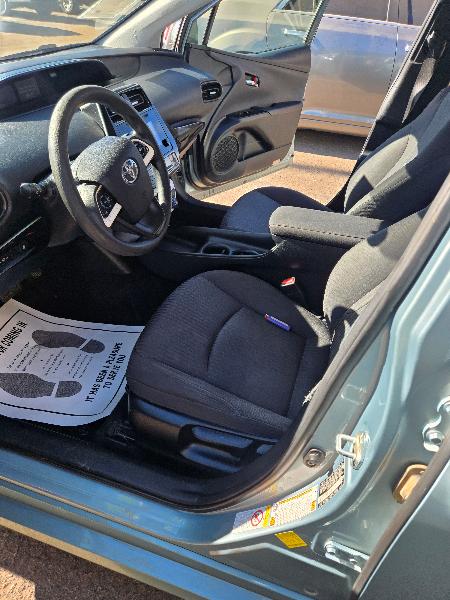 Toyota Prius Two 2016