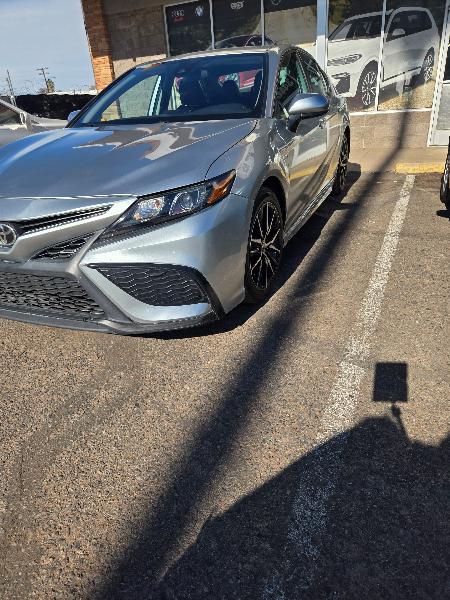 Toyota Camry SE 2021