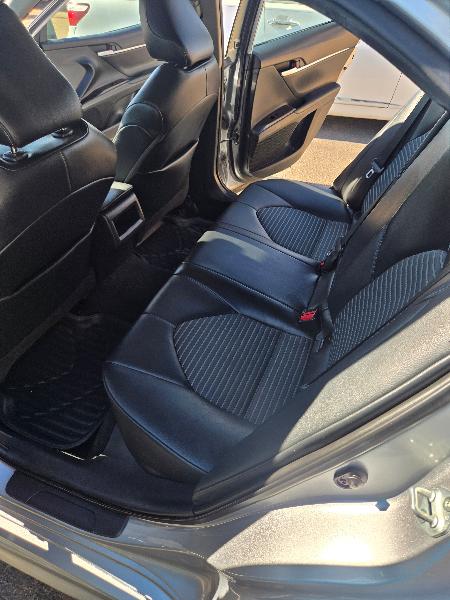 Toyota Camry SE 2021