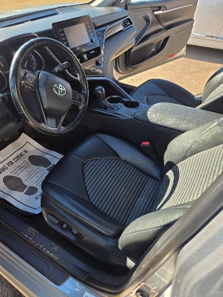 Toyota Camry SE 2021