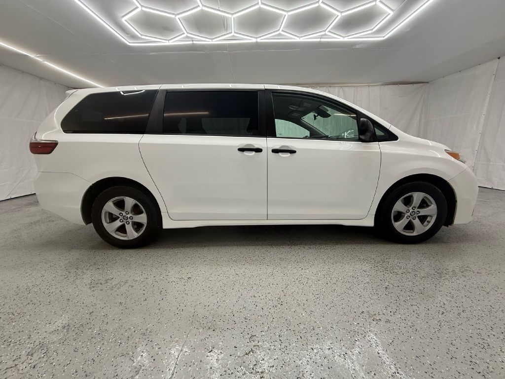 Toyota Sienna L 7-Passenger 2020 Toyota Sienna L 7-Passenger 2020