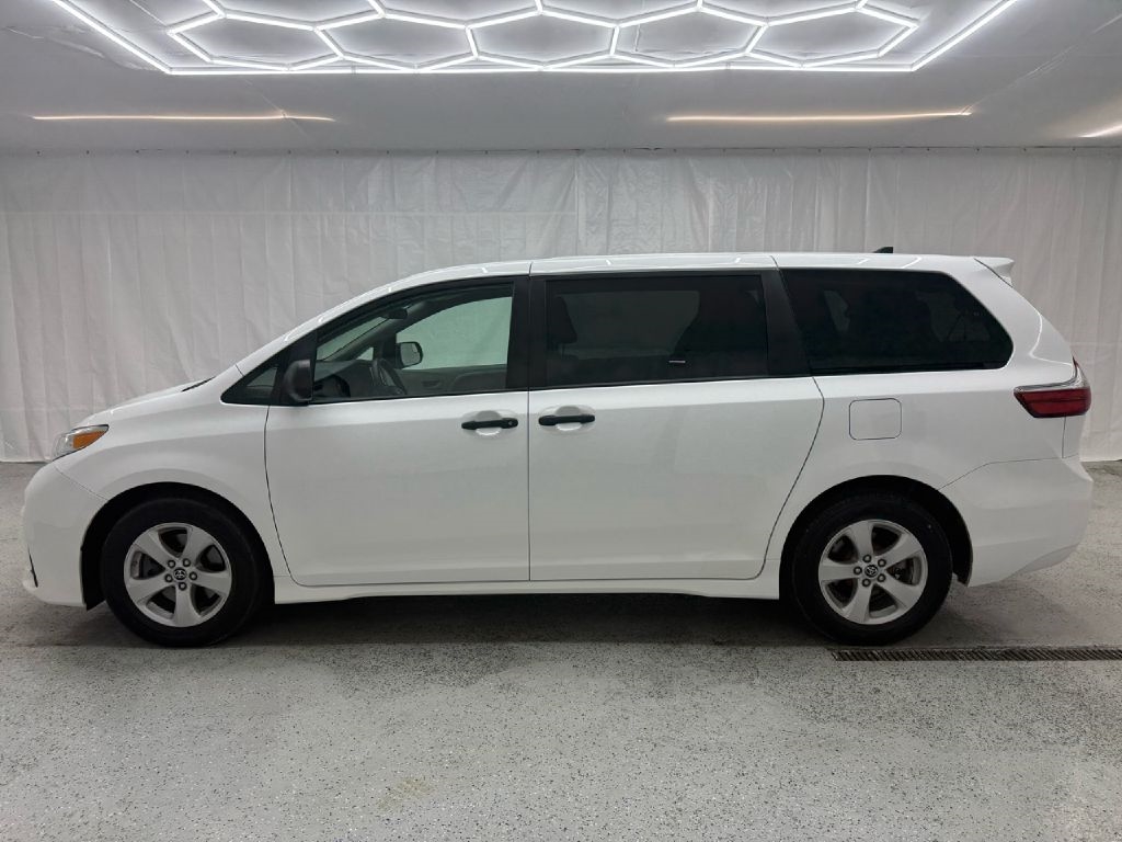 Toyota Sienna L 7-Passenger 2020 Toyota Sienna L 7-Passenger 2020