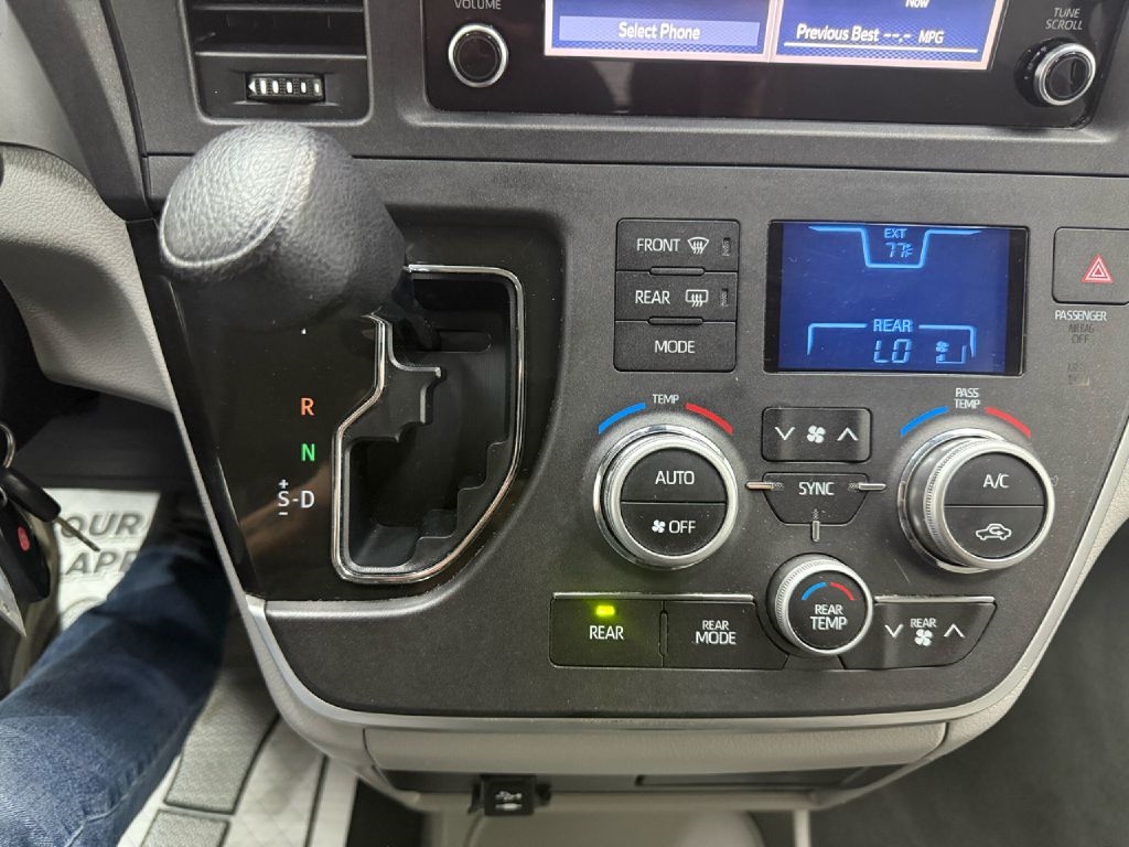 Toyota Sienna L 7-Passenger 2020 Toyota Sienna L 7-Passenger 2020