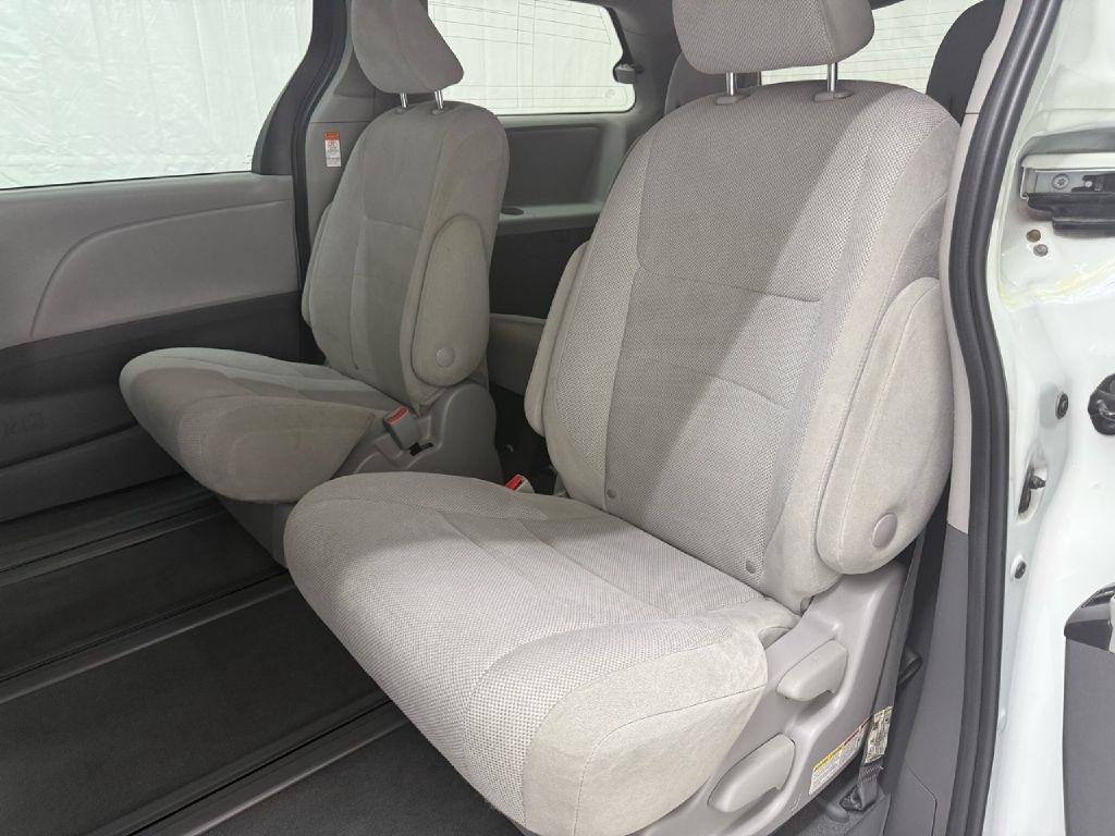 Toyota Sienna L 7-Passenger 2020 Toyota Sienna L 7-Passenger 2020