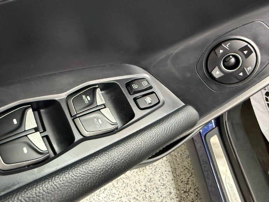 Hyundai Santa Fe Sport 2.0T AWD 2017 Hyundai Santa Fe Sport 2.0T AWD 2017