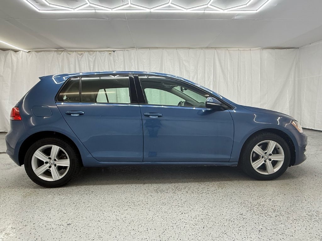 2017 Volkswagen Golf TSI S photo 2