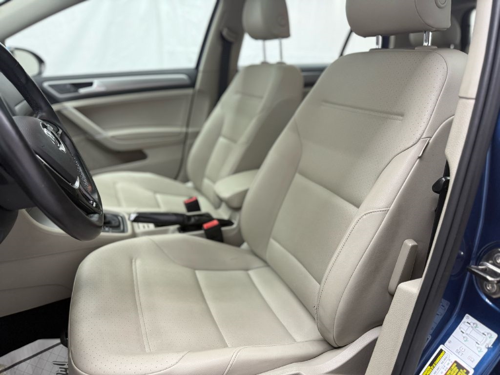 2017 Volkswagen Golf TSI S photo 9
