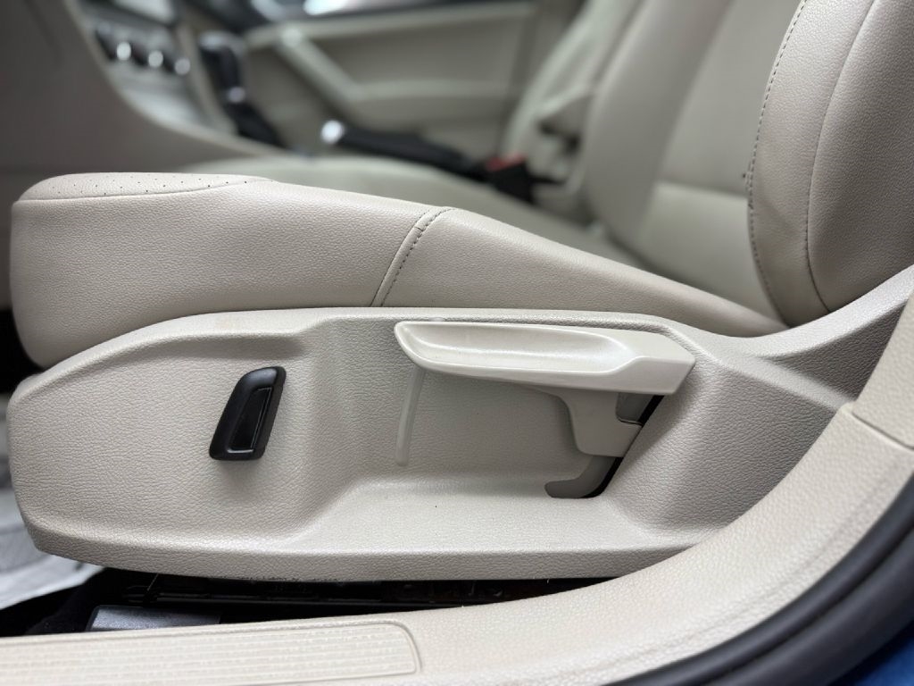 2017 Volkswagen Golf TSI S photo 10