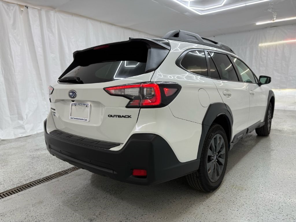 2023 Subaru Outback Onyx Edition photo 2