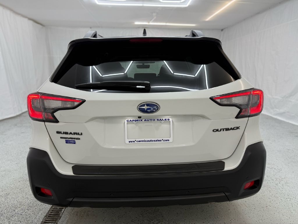 2023 Subaru Outback Onyx Edition photo 3