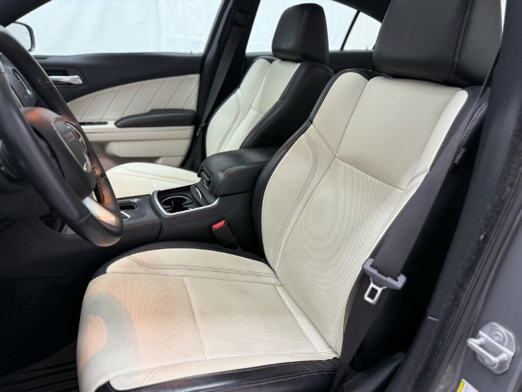 2018 Dodge Charger GT AWD photo 9