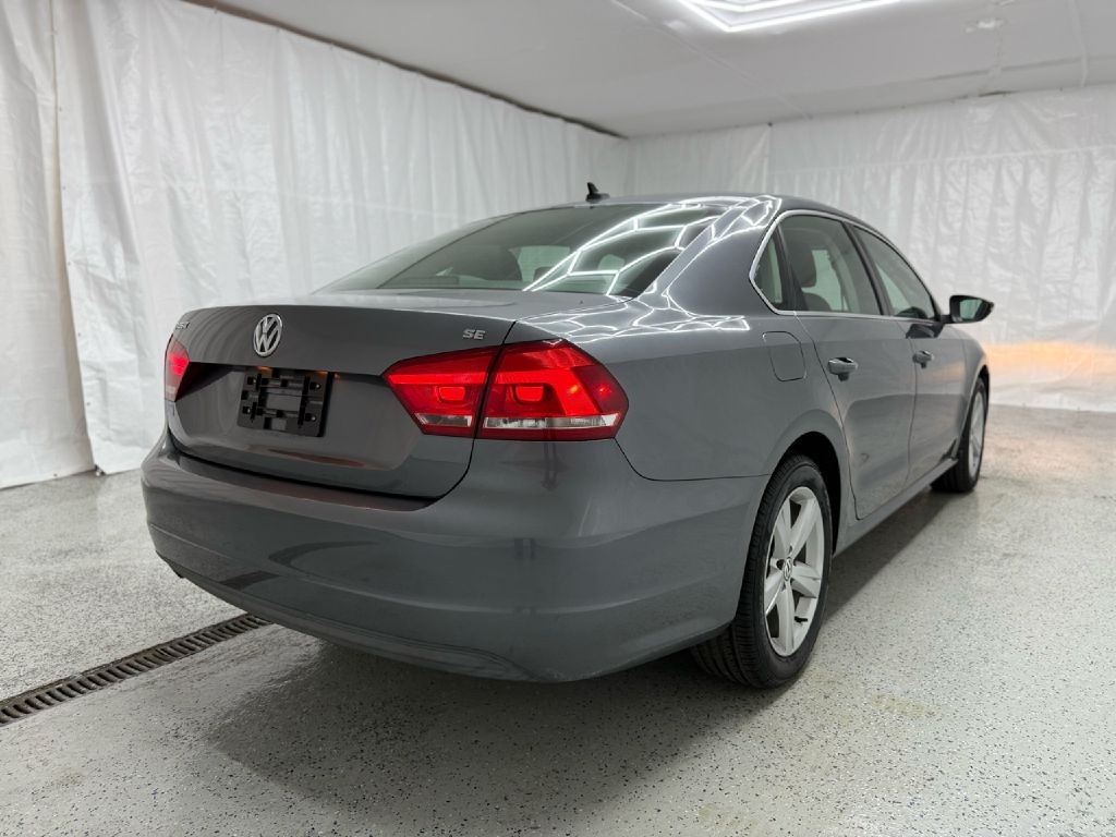 2012 Volkswagen Passat SE photo 3